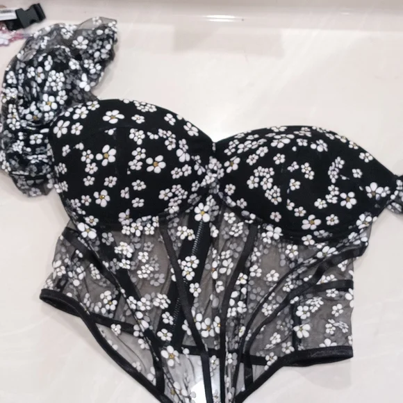 Corset - Picture 6 of 8